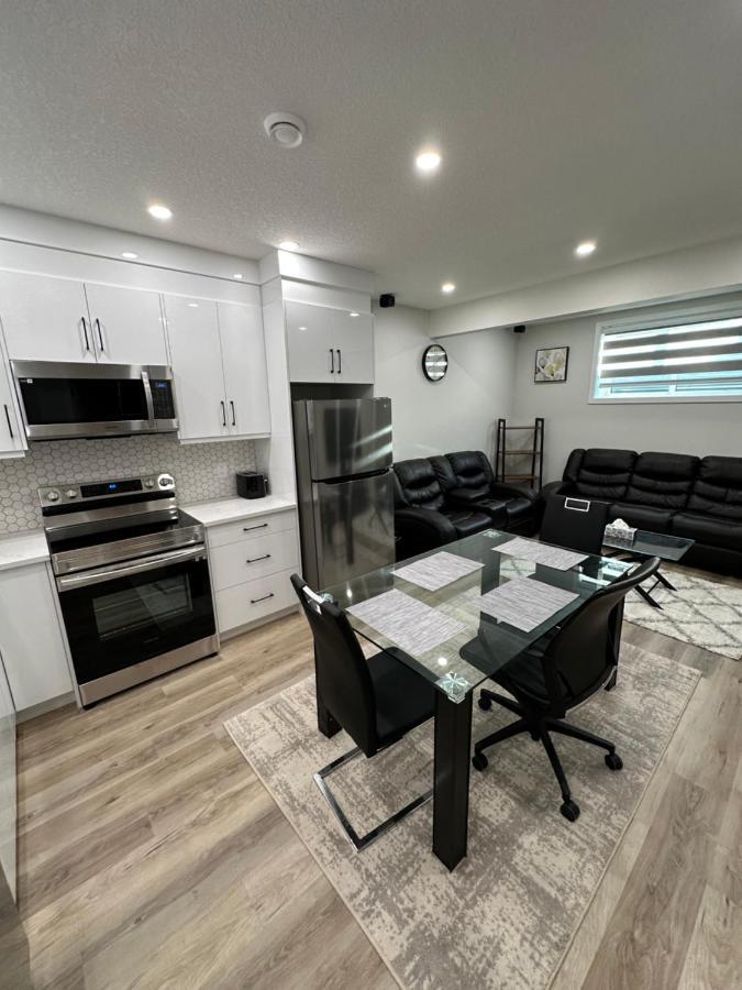 2 Bedroom 2 Washrooms Brand New Beautiful & Cozy Suite YYC 외부 사진